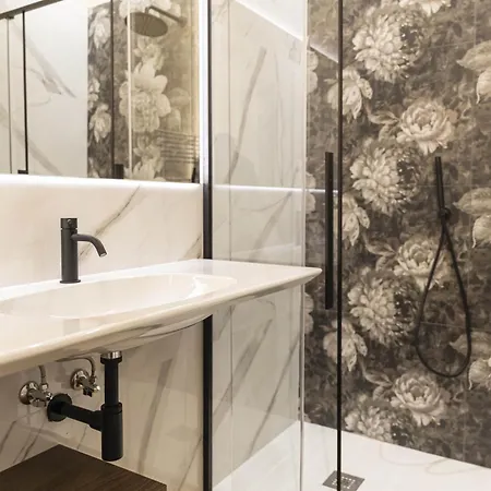 Sibilla - Via Oberdan 13 4*