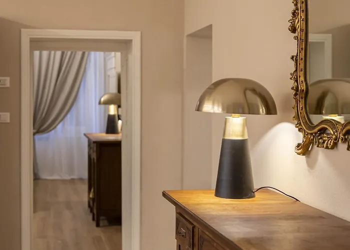 Sibilla - Via Oberdan 13 فندق مبيت وإفطار 4*