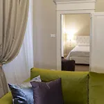 Sibilla - Via Oberdan 13 Bed & Breakfast 4*